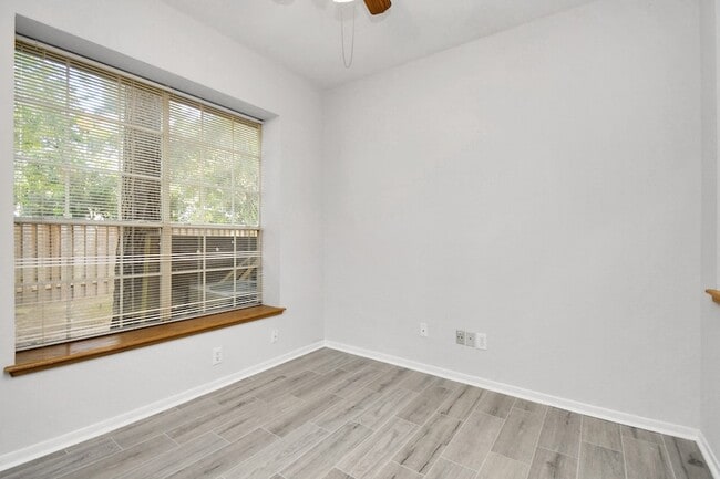 Building Photo - 60 Lakeridge Ct