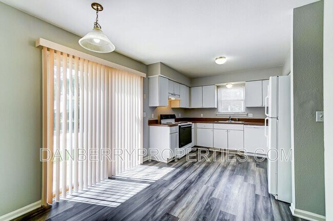 Building Photo - 3571 Turret Green Dr