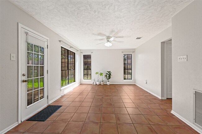 Building Photo - 1555 Hillside Elm St