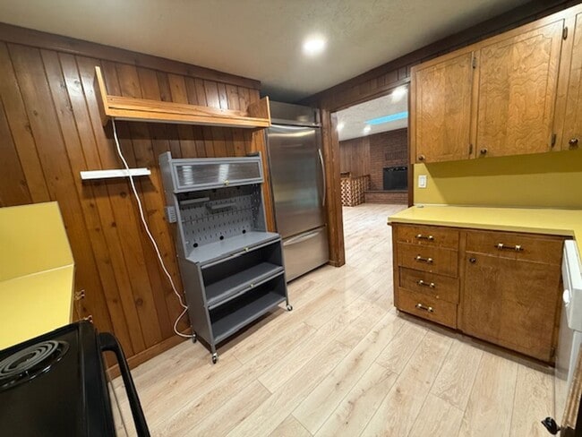 Building Photo - Charming 3BR Country Log Home in the Willamette Valley