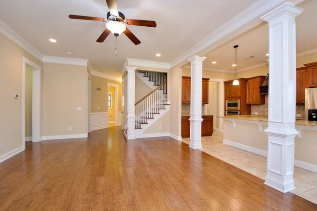 Building Photo - Executive Rental in Cypress Point S/D