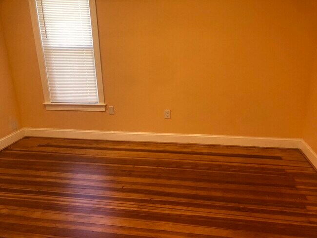 Primary Photo - 92 Emory St