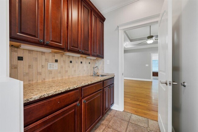 Building Photo - 3630 Amherst Dr