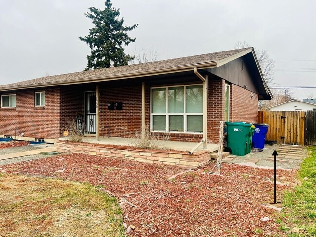 Building Photo - 3 Bed-1 Bathroom Available in Anshutz Medical Center Area - Duplex lower unit