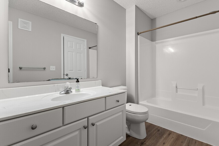 Building Photo - 17303 Wilderness Cir SE