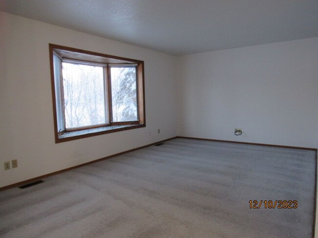 Building Photo - 936 Chena Pump Rd