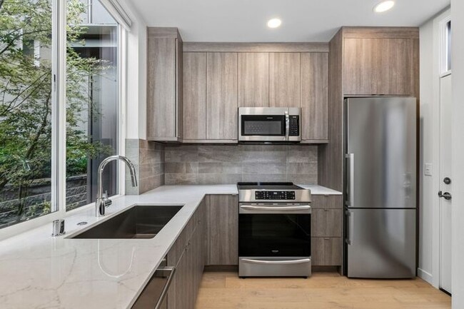 Building Photo - Air Conditioned Hilltop Gem w/ 360° Rooftop Ocean, Mountain and Skyline Views
