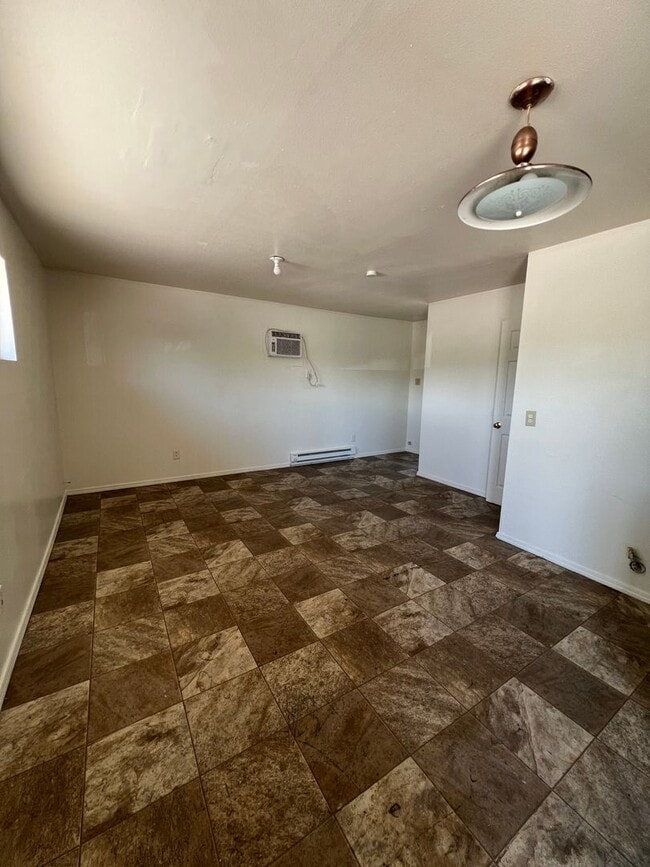 Building Photo - Water paid!