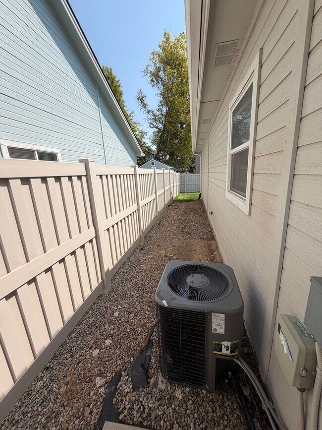 Building Photo - Jayden Village Sub: 4 Bedroom 2 Bath with Community Pool Ten Mile and Ustick