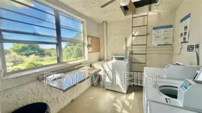Building Photo - 9340 Lagoon Pl