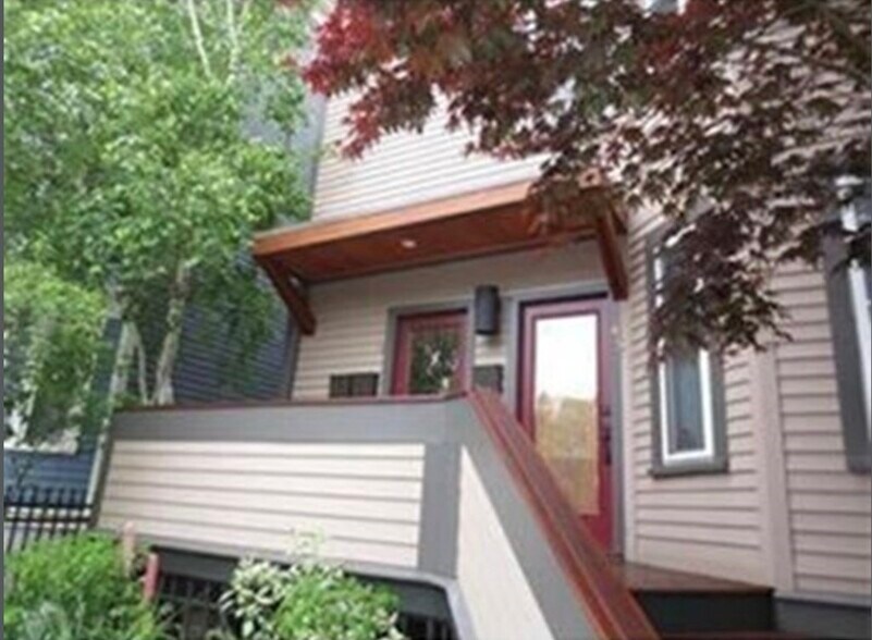 Building Photo - 47 Putnam Ave