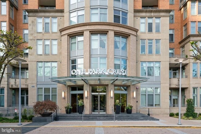 Building Photo - 8220 Crestwood Heights Dr