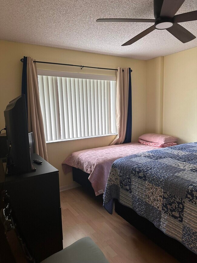 Building Photo - 6698 10th Ave N