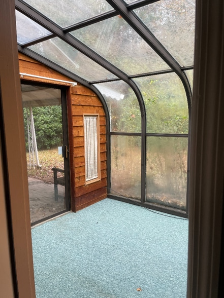 Building Photo - 8058 Woodlake Dr