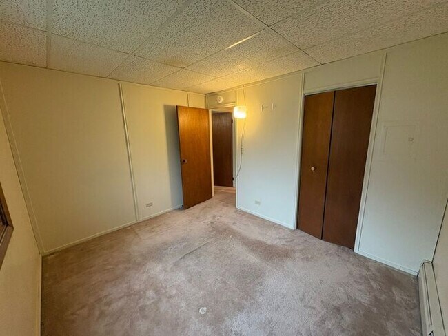 Building Photo - $925 | 2 Bedroom, 1 Bathroom Apartment | Pet Friendly* | Available for Immediate Move In!!