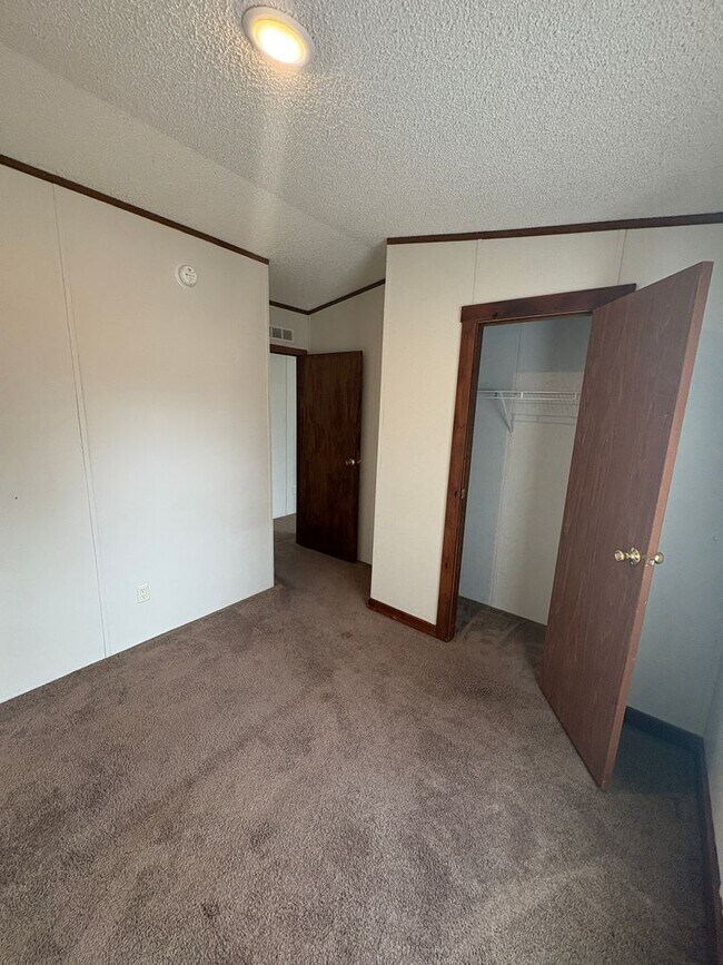 Building Photo - 306 White Oak Dr