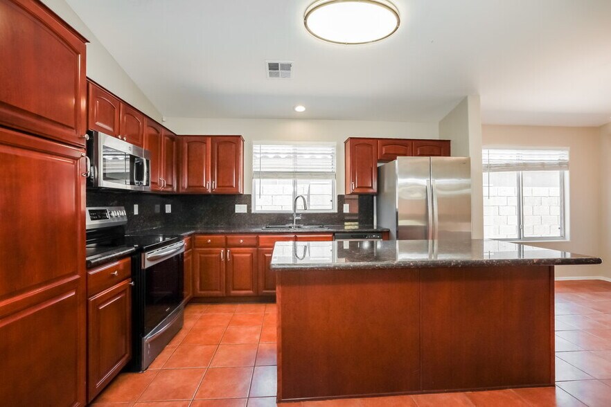 Building Photo - 3341 W Yellow Peak Dr