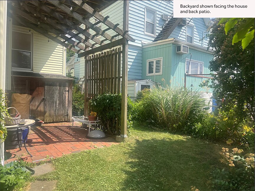 Building Photo - 40 Bartlett St