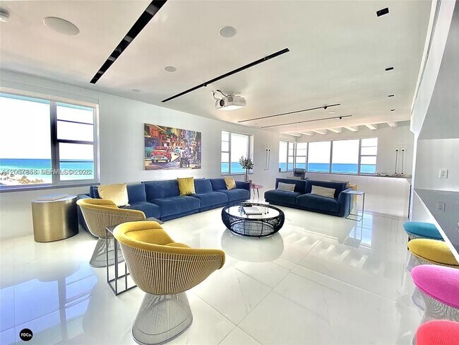 Building Photo - 5255 Collins Ave