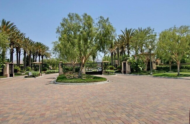 Building Photo - 308 Terra Bella
