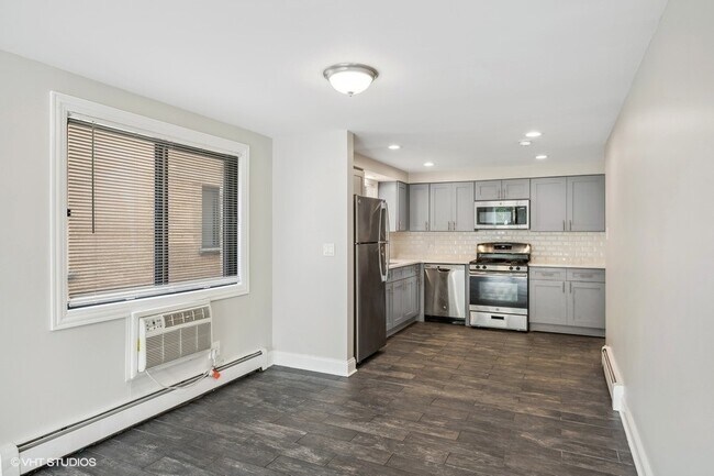 Building Photo - 3936 N Narragansett Ave