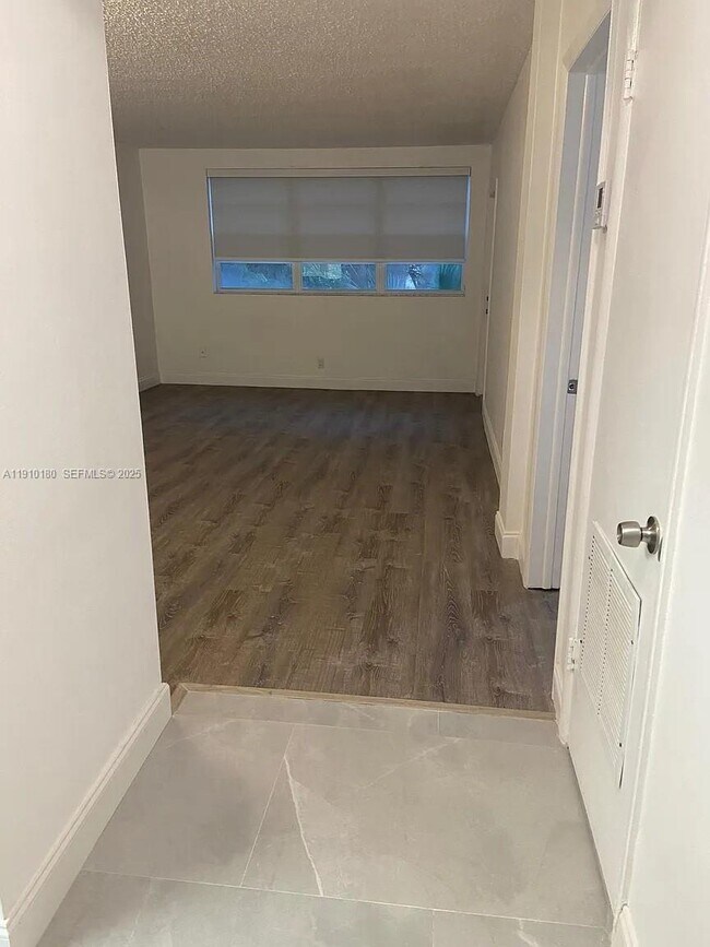 Building Photo - 1333 E Hallandale Beach Blvd