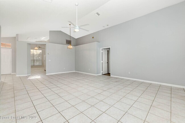 Building Photo - 2187 Hedgerow Dr
