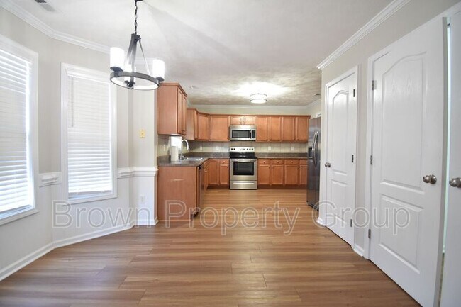 Building Photo - 5609 Thackeray Dr