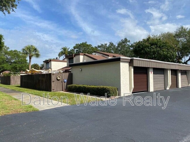 Building Photo - 2095 Sunset Point Rd