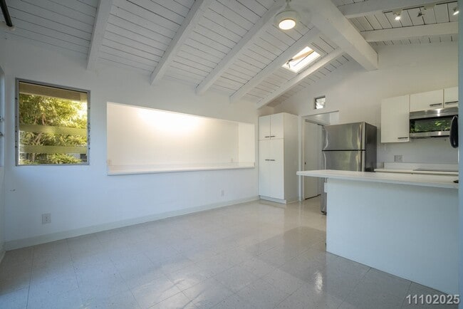 Building Photo - 1BR in Kailua – $3,000 (Utilities Included...
