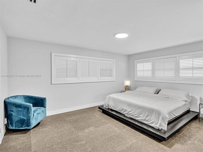 Building Photo - 840 S Southlake Dr