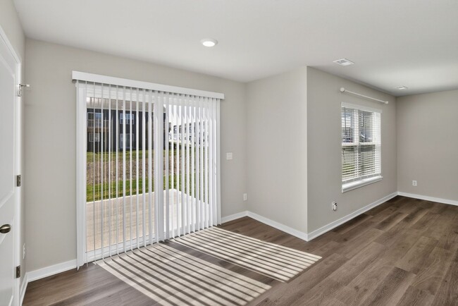 Building Photo - MODERN COMFORT!! 3 Bedroom, 3 Bathroom Townhome in Urbandale!