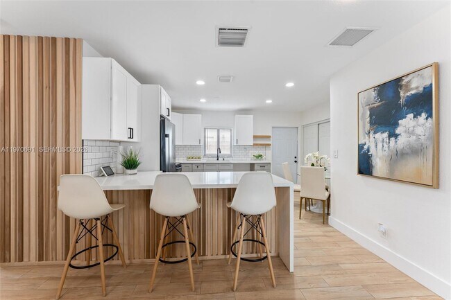 Building Photo - 6161 NE 7th Ave