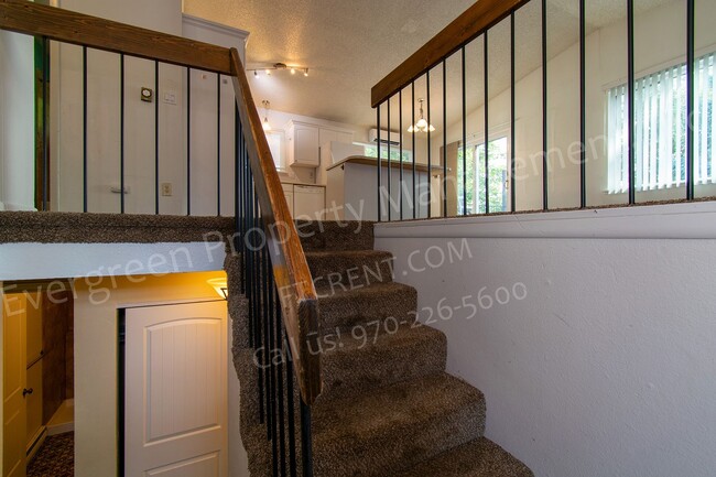 Building Photo - Fantastic 4 bedroom, 2 bathroom near Overl...