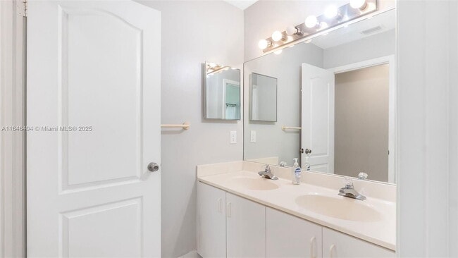 Building Photo - 909 Garnet Cir