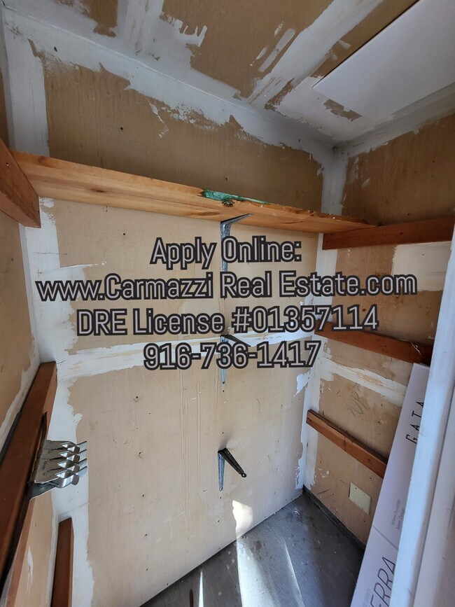 Building Photo - 6046 Vía Casitas