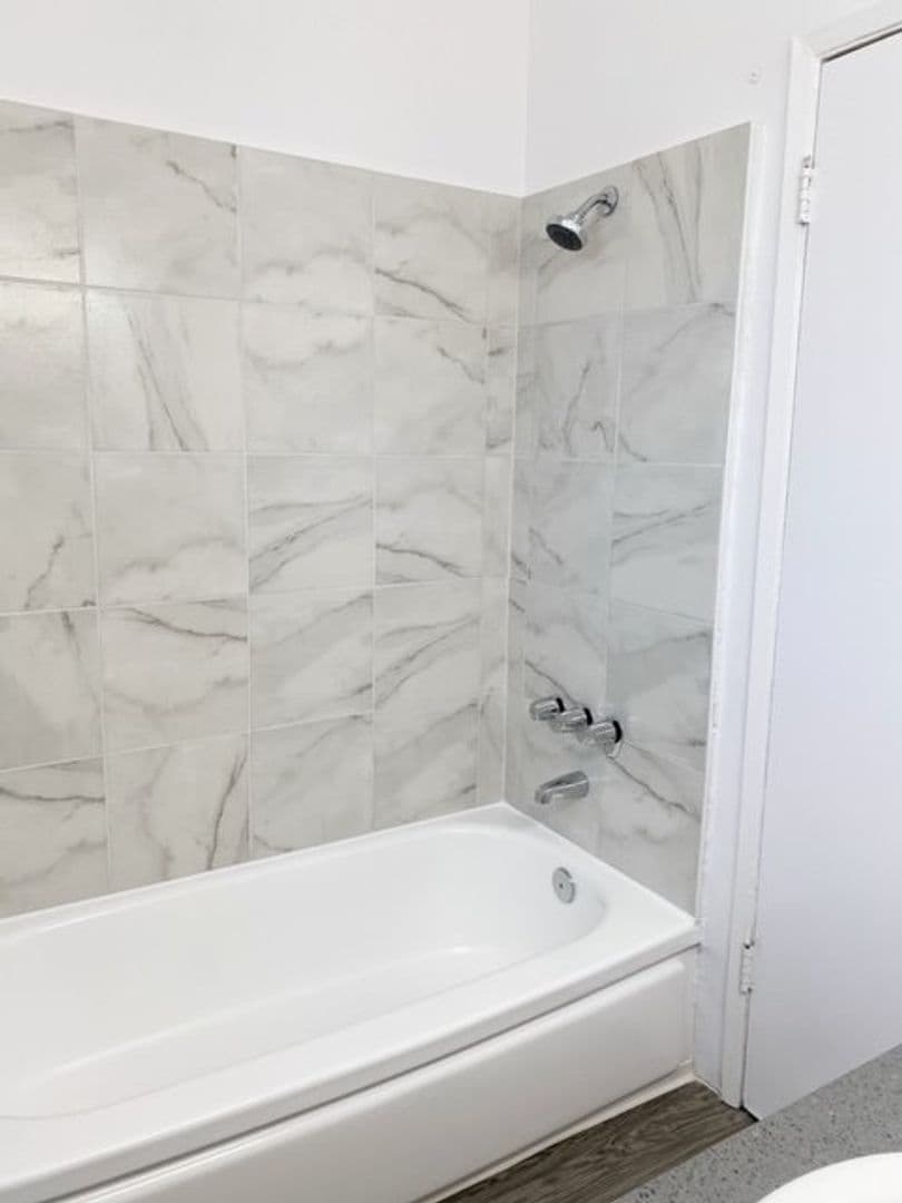Interior Photo - 2110 W El Segundo Blvd.