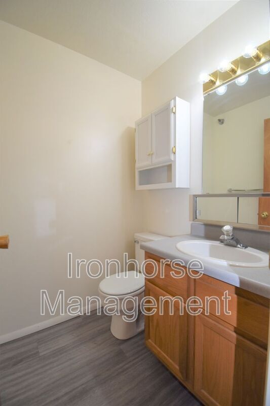Building Photo - 813 W Villard St