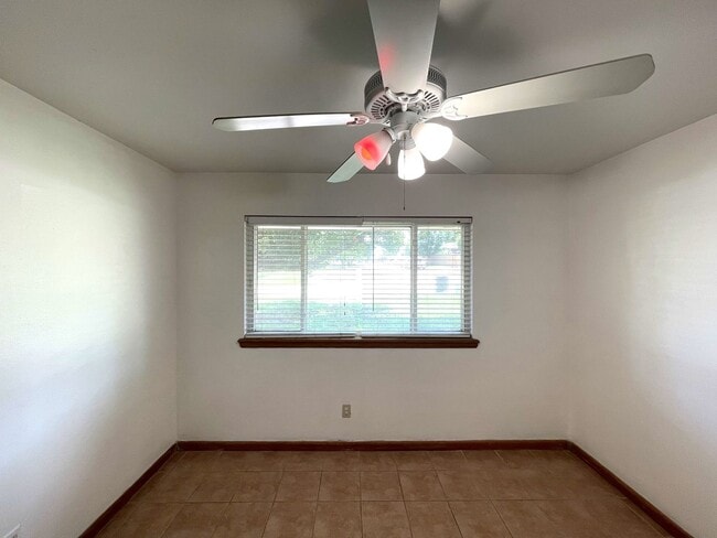 Building Photo - 1817 Hardy Dr