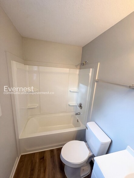 Building Photo - 711 W Creek Cir