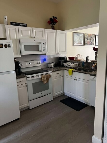 Primary Photo - 136 Reserve Cir