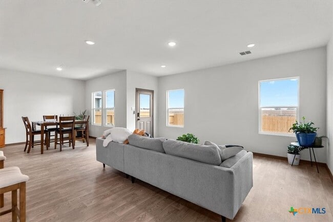 Building Photo - 410 Kayden Pt