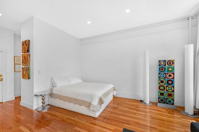 Building Photo - 235 Beacon St