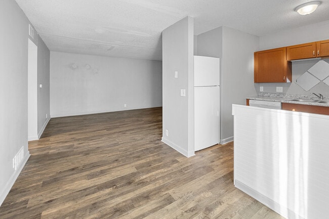 Building Photo - 711 ManApart