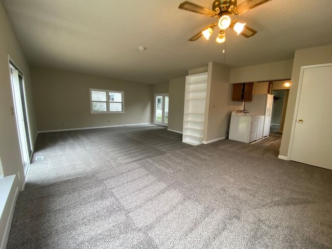 Building Photo - Renovated 3 bedroom/1bath ranch style home