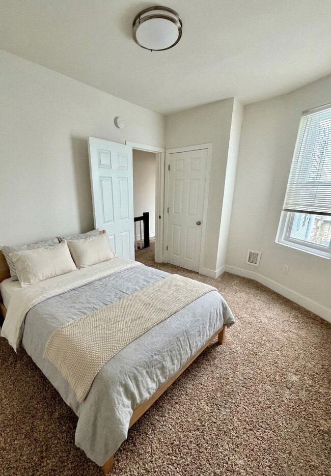 Building Photo - 2060 E Lippincott St