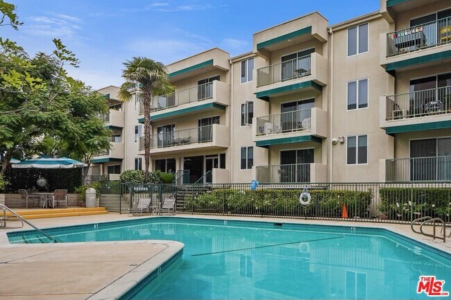 Building Photo - 4501 Cedros Ave