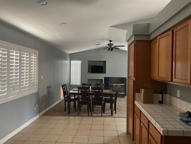 Building Photo - The Seasons Pool Home – 3 Bedroom, 2 Bathr...