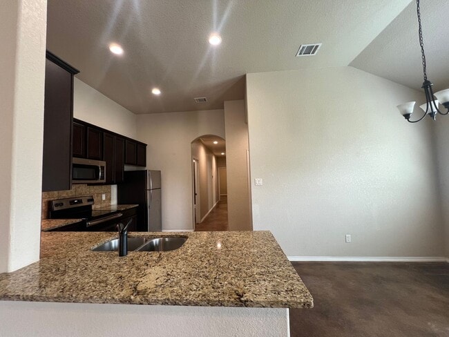 Building Photo - Luxury 3/2 duplex in NBTX