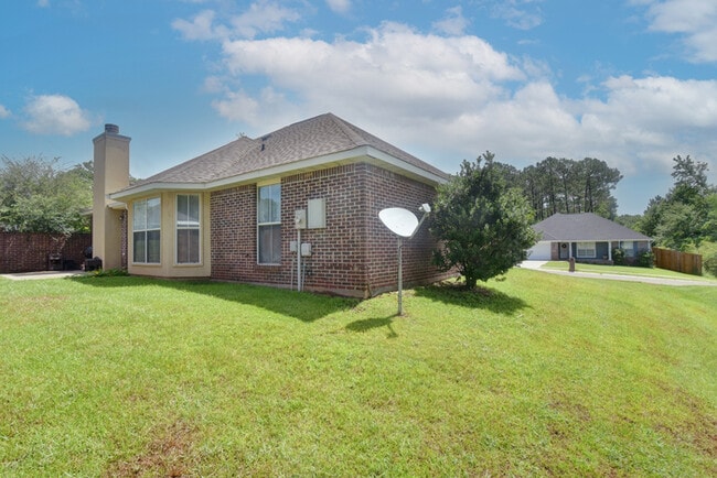 Building Photo - 15065 Warren Dr